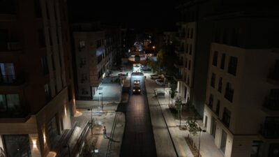 Büyükşehir Belediyesi, Yenişehir Mahallesi’nde başlattığı kapsamlı dönüşüm projesini gece gündüz,