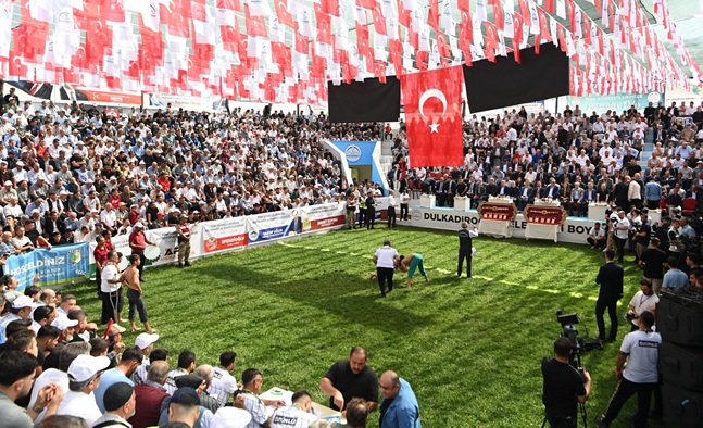 30. Geleneksel Bertiz Boyalı Şalvar Güreşi müsabakalarına katılan Başkan Fırat