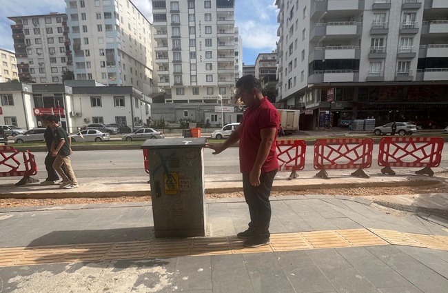 Milli halterci Ayhan Kaya, kaldırım