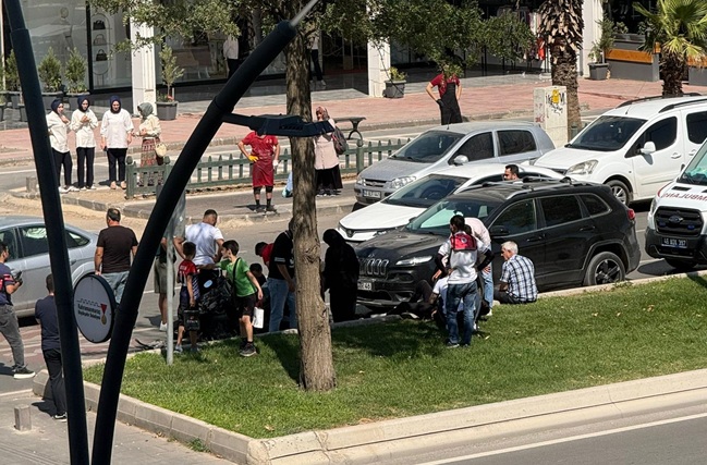 Kahramanmaraş’ta otomobil ile motosikletin karıştığı trafik kazasında 2 kişi yaralandı.