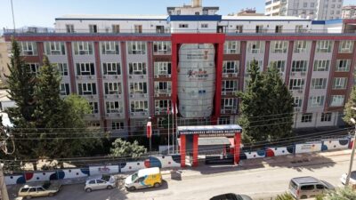 Büyükşehir Belediyesinin gençlerin eğitim hayatına destek olmak amacıyla Başkan Fırat