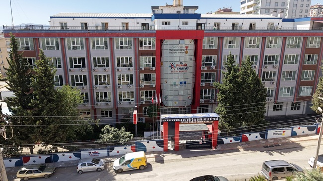 Büyükşehir Belediyesinin gençlerin eğitim hayatına destek olmak amacıyla Başkan Fırat