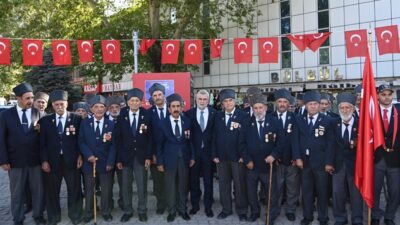 19 Eylül Gaziler Günü’nde düzenlenen anma programına katılan Başkan Fırat