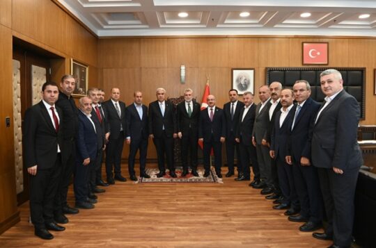 KMESOB Başkanı Kuybu ve yönetimini makamında ağırlayan Başkan Fırat Görgel,