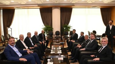 Vakıflar Genel Müdürü Sinan Aksu ve beraberindeki heyeti makamında ağırlayan