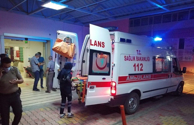 Afşin-Göksun karayolunda otomobil ile traktörün çarpışması sonucu meydana gelen trafik