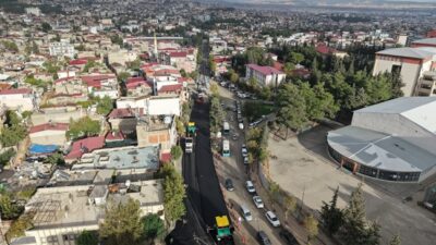 Büyükşehir Belediyesi, Bayazıtlı Bulvarı’nda altyapı çalışmalarının tamamlandığı alanları sıcak asfalt
