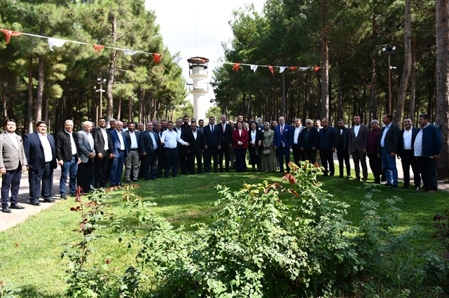 Anahtar Parti’den Dulkadiroğlu’nda Muhtarlar Buluşması: “Maraş’ın Problemlerinin Sebebi Siyasetçi!” Anahtar