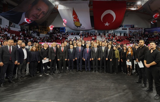 Onikişubat Belediyesi ev sahipliğinde düzenlenen “Cumhuriyet’in 1000 Sesi” konseri, bu