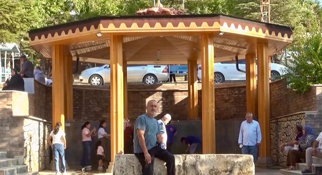 Depremle sarsıldı, yeniden ayağa kalkıyor: