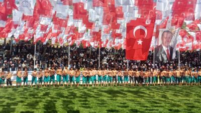 Kahramanmaraş’ın köklü güreş geleneği Baydemirli Ermeydanı’nda yaşatıldı. Türkiye Geleneksel Güreşler