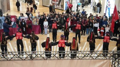 Büyükşehir Belediyesi, Cumhuriyetin 103’üncü yılı dolayısıyla Piazza AVM’de resim sergisi,