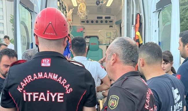 Kahramanmaraş’ın Göksun ilçesinde otomobilin köprüden Göksun Çayı’na düşmesi sonucu sürücü